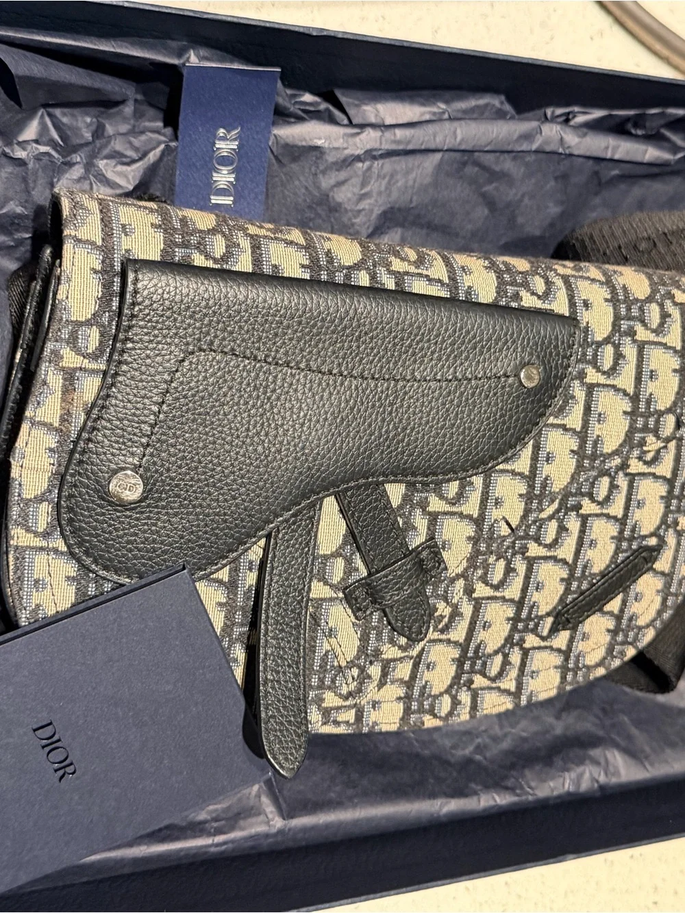 $2,900 Dior Saddle Messenger Bag in Blue and Beige Oblique